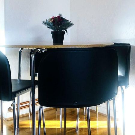 33Sm12 Dreams Unlimited Serviced Accommodations Staines Stanwell Eksteriør billede