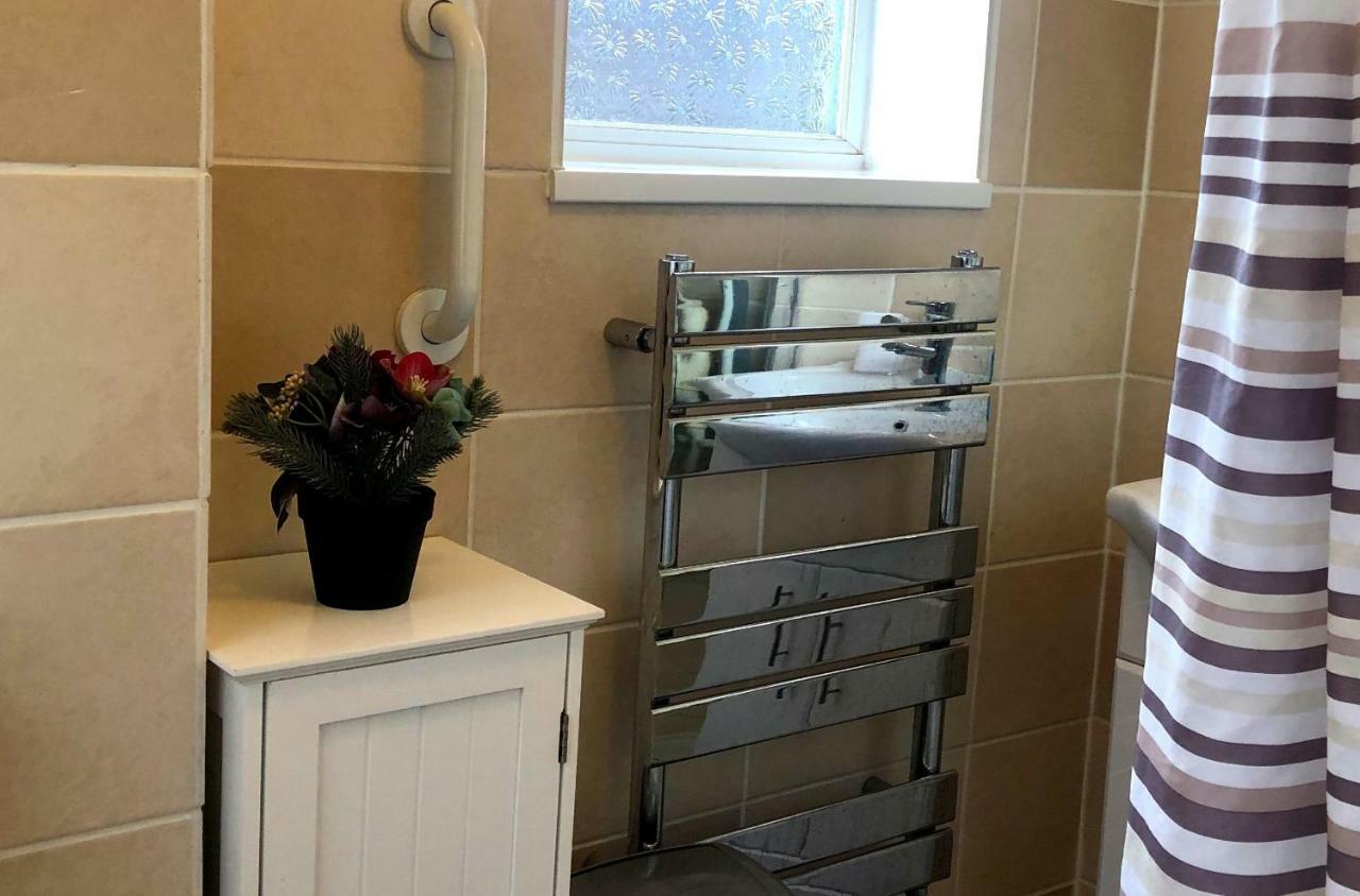 33Sm12 Dreams Unlimited Serviced Accommodations Staines Stanwell Eksteriør billede