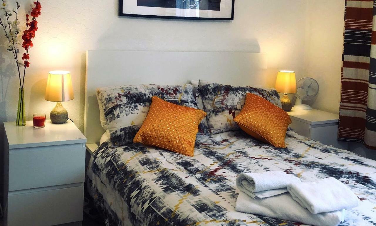 33Sm12 Dreams Unlimited Serviced Accommodations Staines Stanwell Eksteriør billede